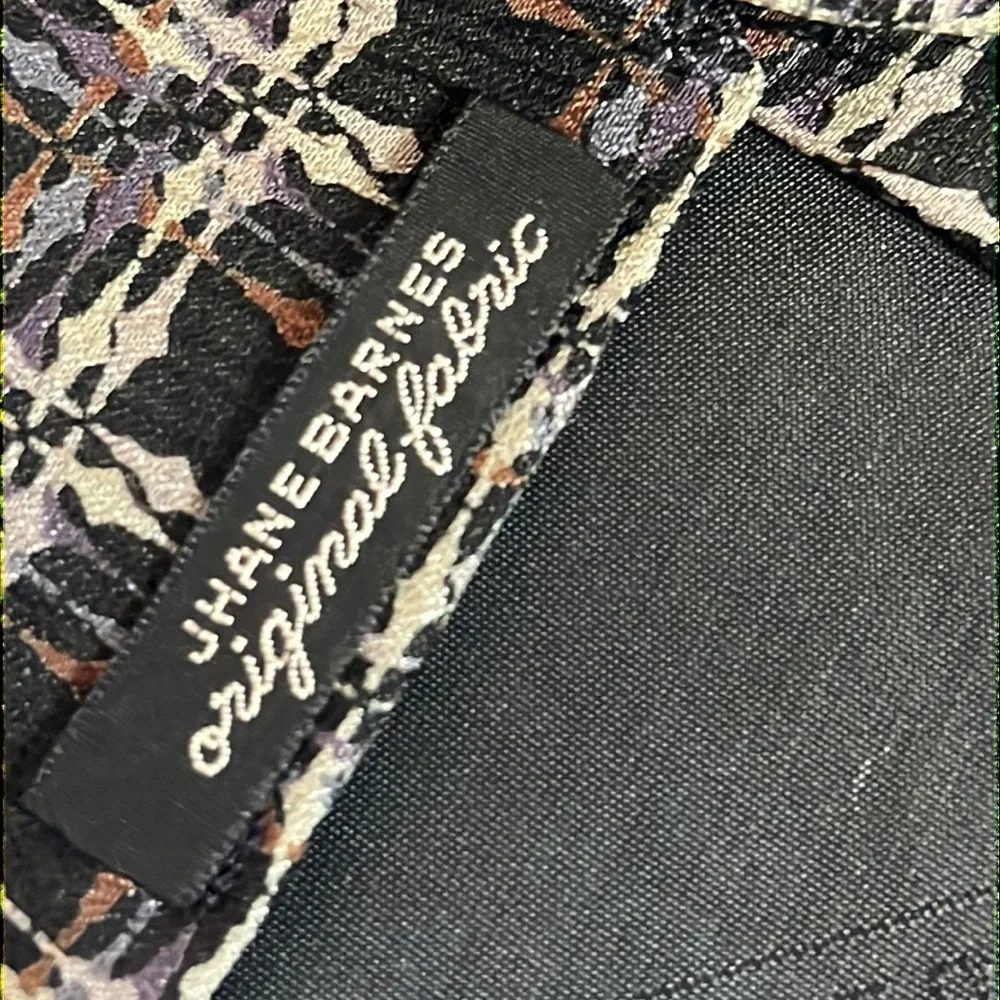 JHANE BARNES Vintage 100% Silk Geometric Men’s Necktie Black & Grey